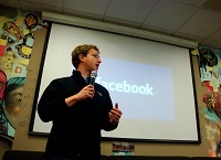 Facebook gaat microfoon gebruiken om gesprekken op te nemen