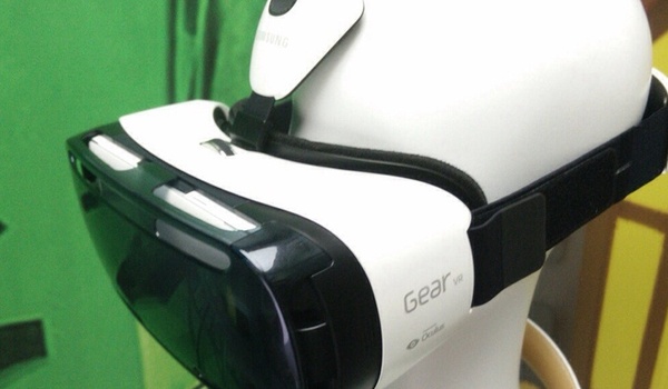Samsung komt met video-app voor virtual reality-bril Gear VR