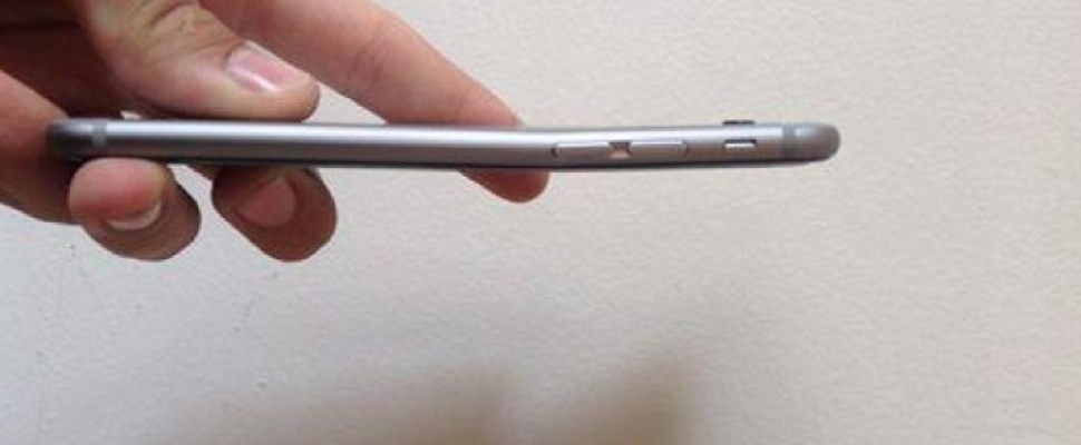 Apple Stores hebben last van klanten die iPhones buigen