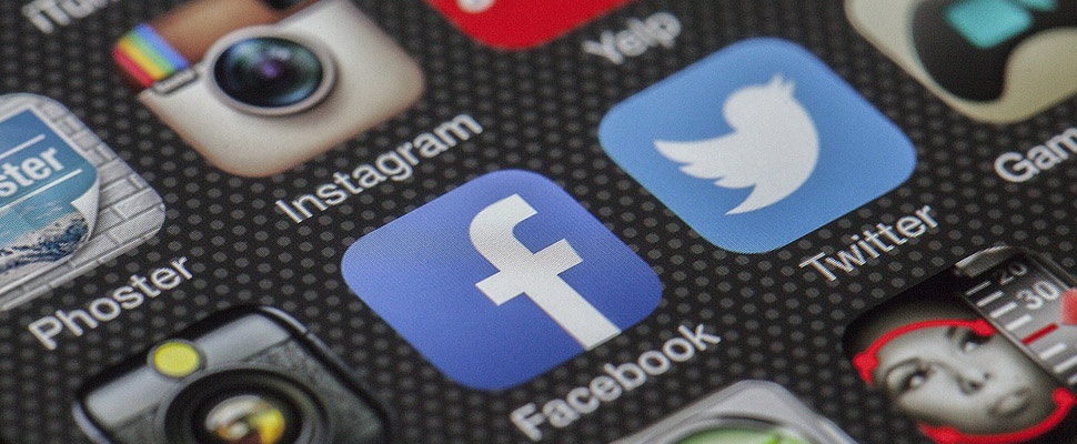 CBS: 65-plussers telkens vaker op sociale media