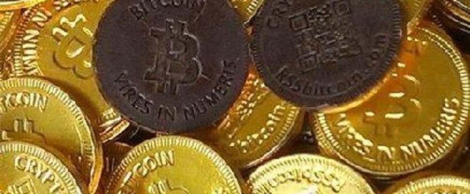 Vier Sinterklaas met bitcoin-chocolademunten